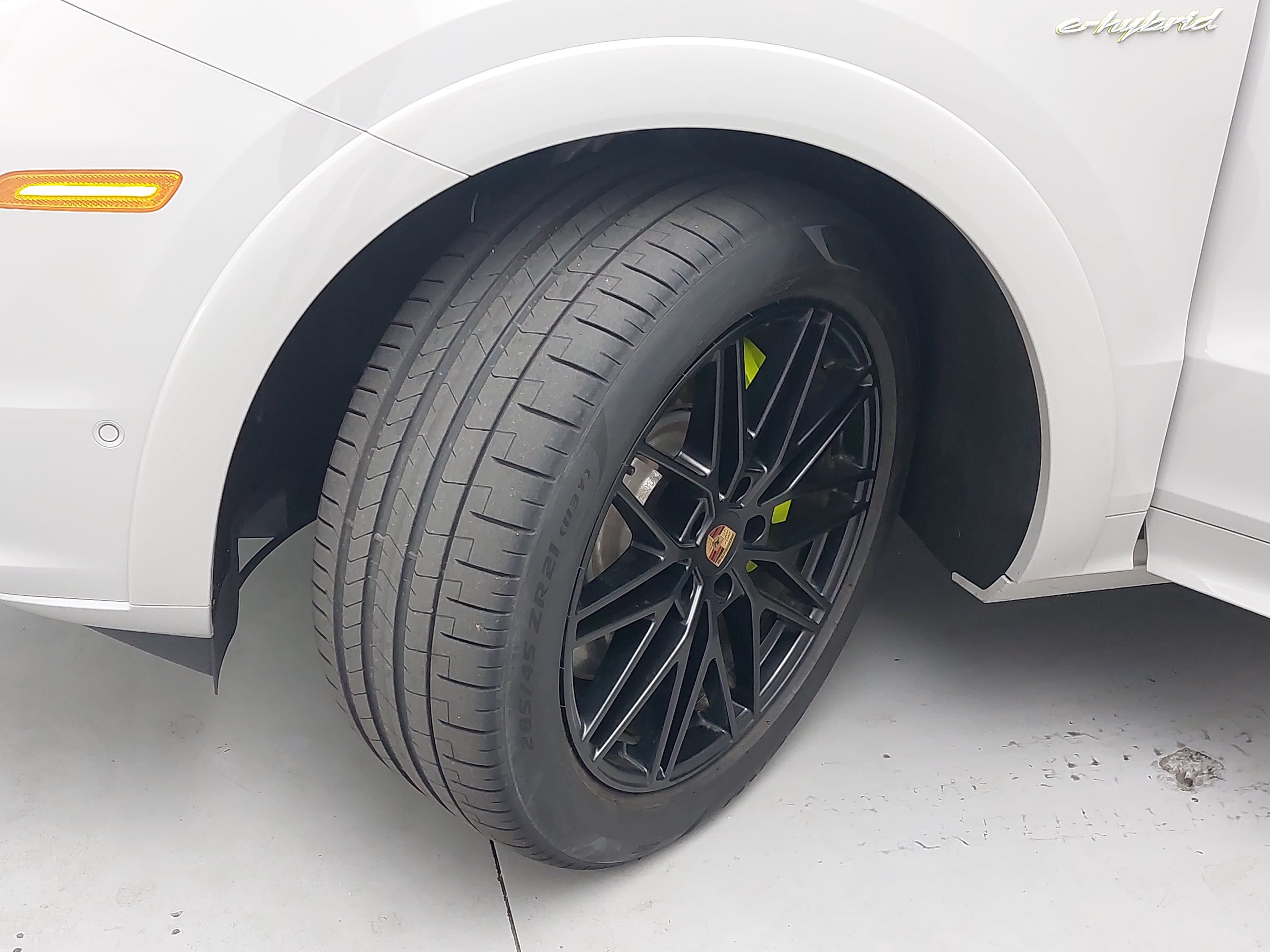Certified 2025 Porsche Cayenne E-Hybrid AWD/4WD image 35