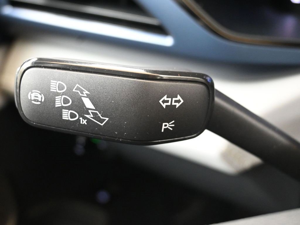 Certified 2024 Volkswagen Taos SE image 28