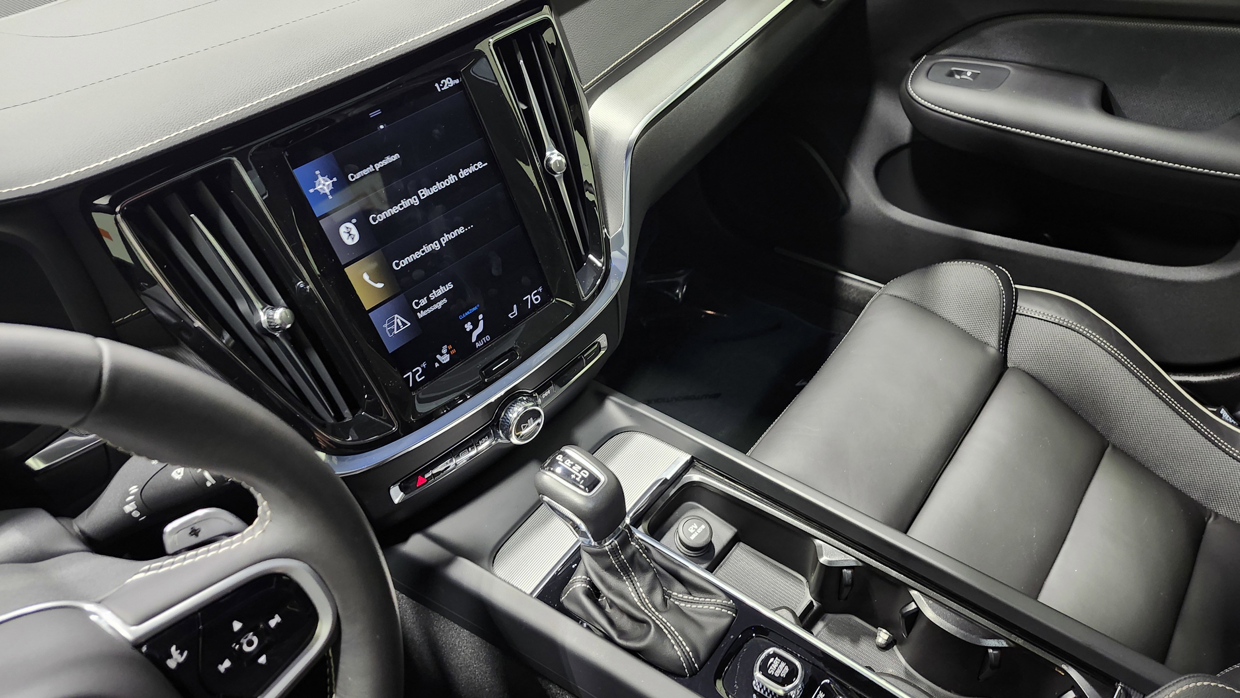 Used 2020 Volvo S60 T6 R-Design image 32