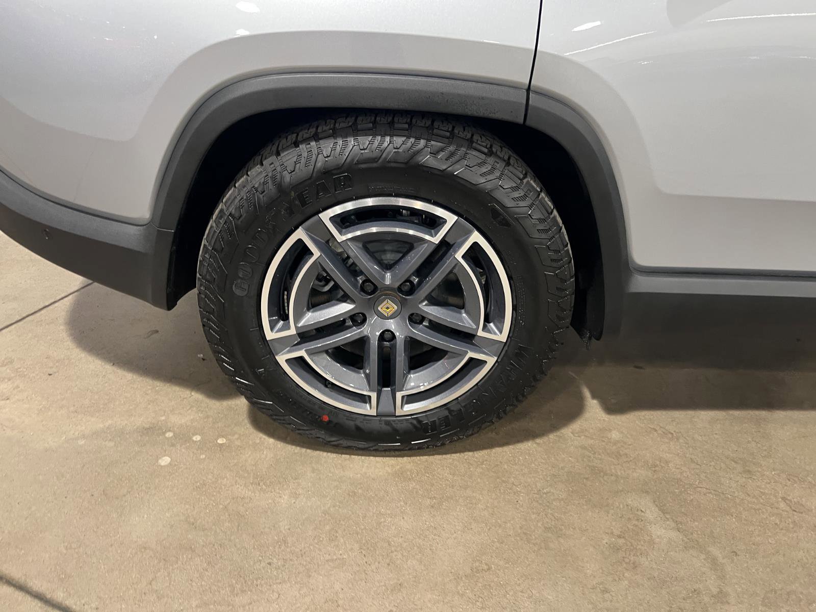 Used 2026 Rivian R1S Adventure AWD/4WD image 42