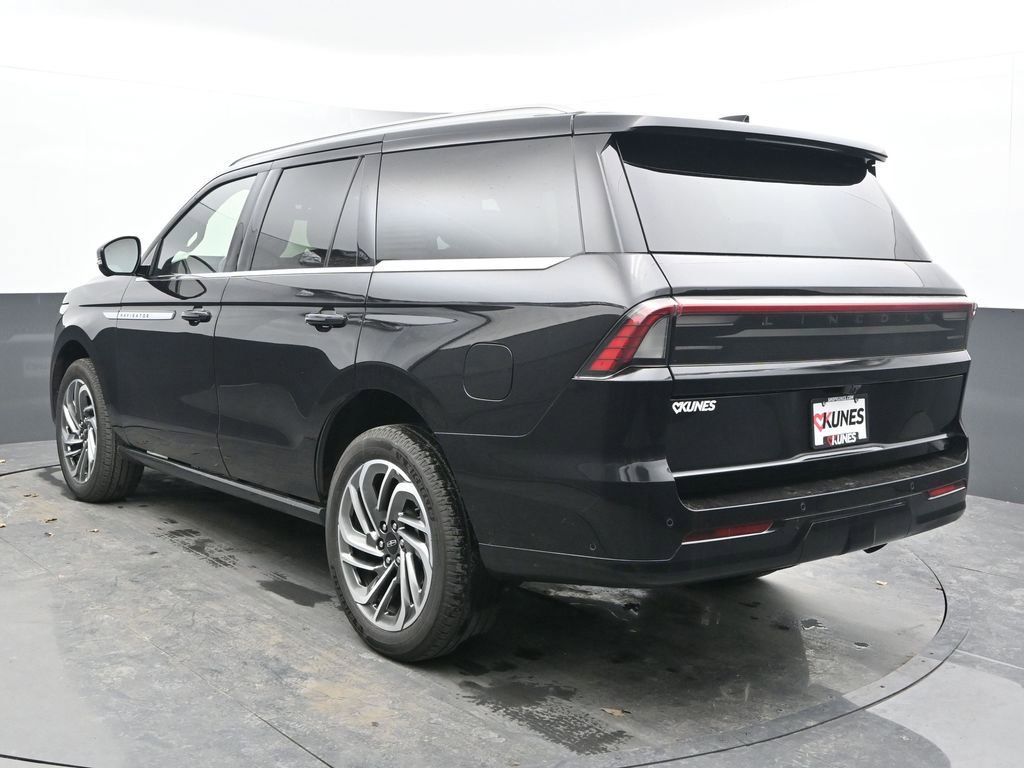 Used 2025 Lincoln Navigator Reserve image 9