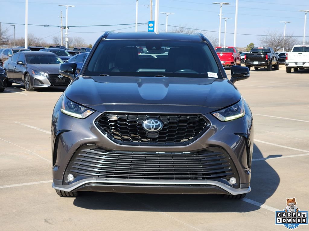 Used 2022 Toyota Highlander XSE image 2