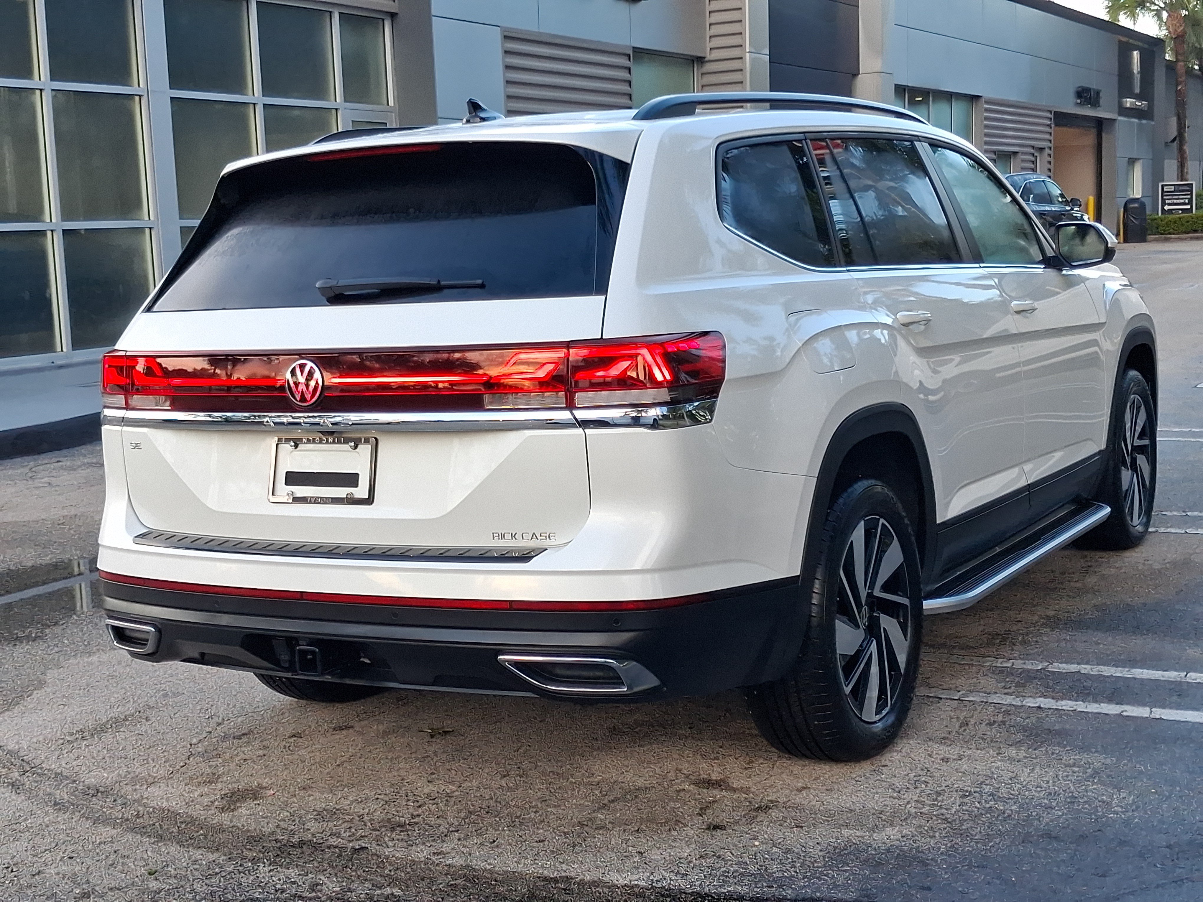 Used 2026 Volkswagen Atlas SE FWD image 4