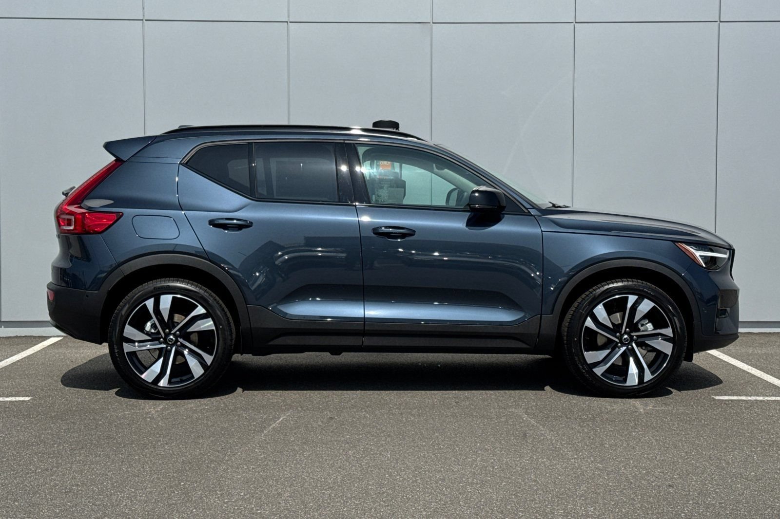 New 2026 Volvo XC40 B5 Ultra w/ Climate Package AWD/4WD image 6