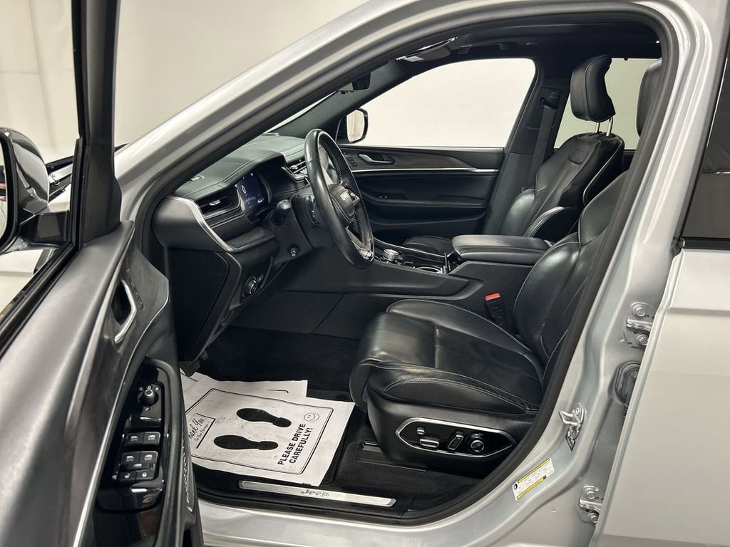 Used 2021 Jeep Grand Cherokee L Overland w/ Advanced Protech Group III AWD/4WD image 9