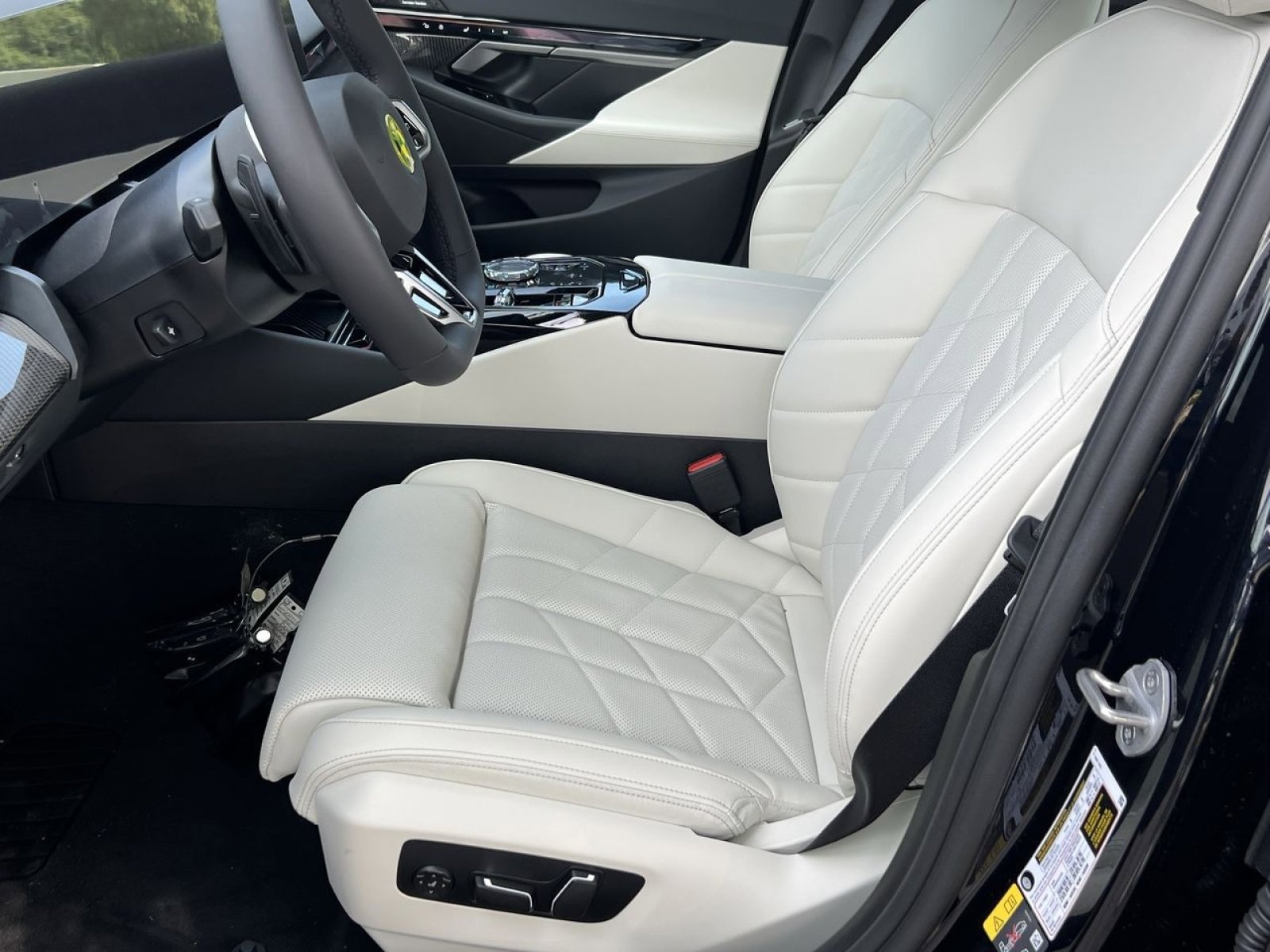 New 2026 BMW 550e xDrive w/ Executive Package image 10