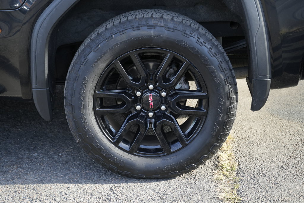 Used 2021 GMC Sierra 1500 Elevation w/ LPO, Elevation Black Package AWD/4WD image 14