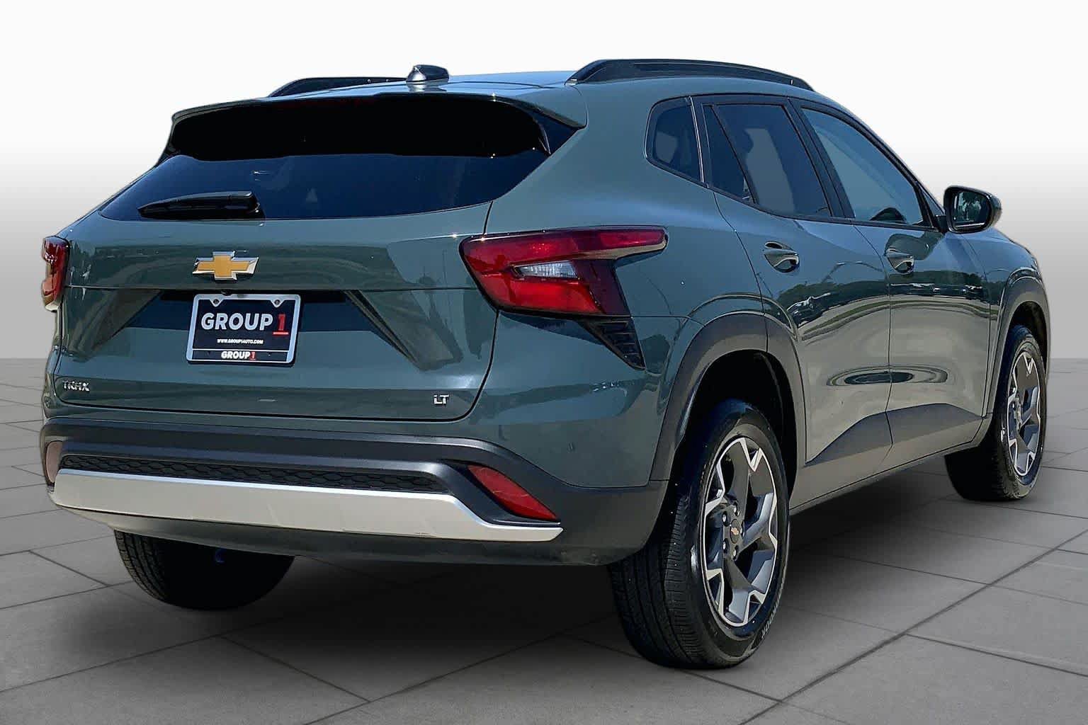 Used 2025 Chevrolet Trax LT FWD image 13