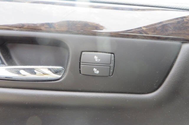Used 2010 Cadillac DTS Luxury FWD image 33