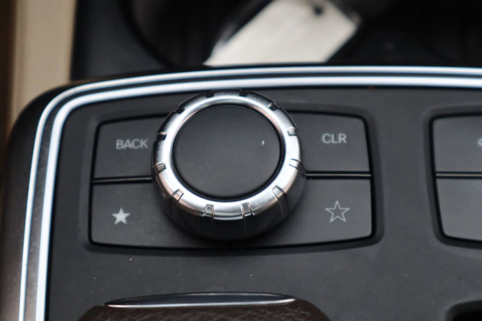 Used 2015 Mercedes-Benz GL 320 BlueTEC 4MATIC w/ Premium I Package image 34