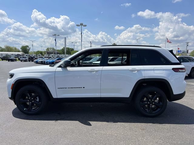 New 2026 Jeep Grand Cherokee Limited w/ Limited Altitude Package AWD/4WD image 4