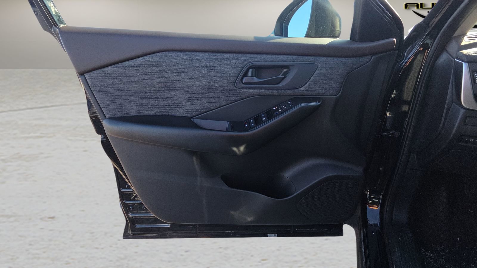 Used 2023 Nissan Rogue S FWD image 24