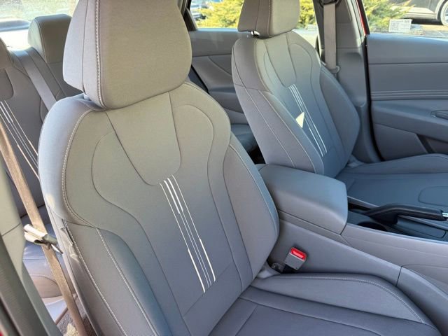 Certified 2025 Hyundai Elantra Sport image 30