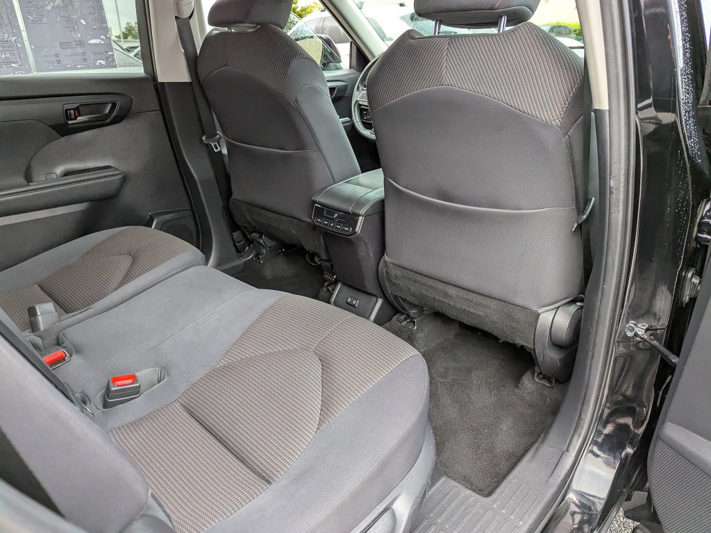 Used 2021 Toyota Highlander LE AWD/4WD image 41