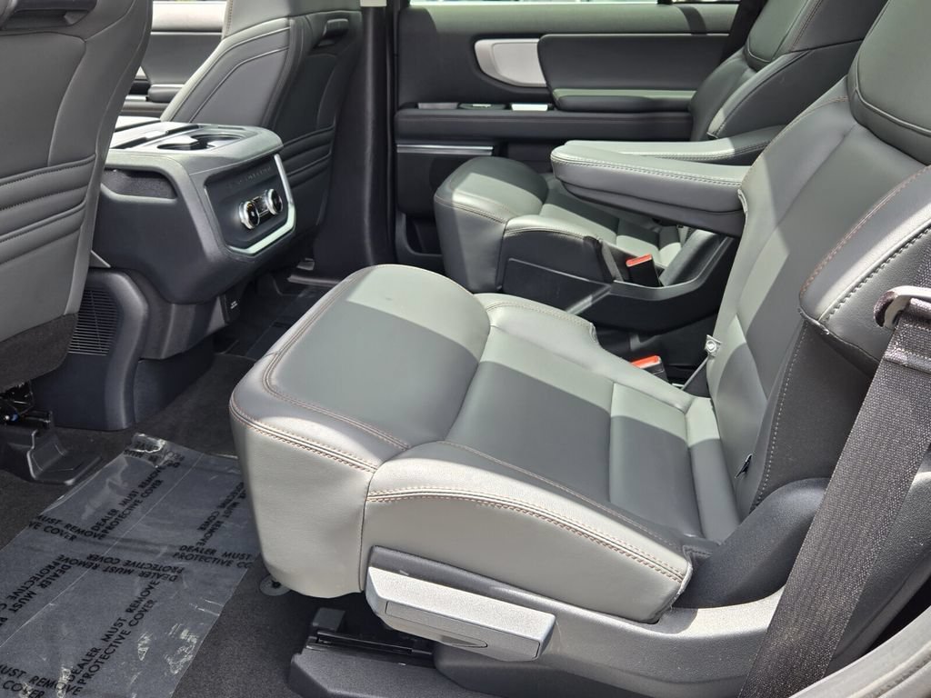 Used 2025 Ford Expedition Active AWD/4WD image 11