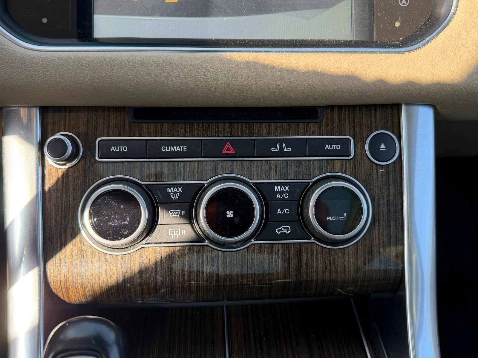 Used 2016 Land Rover Range Rover Sport HSE image 25