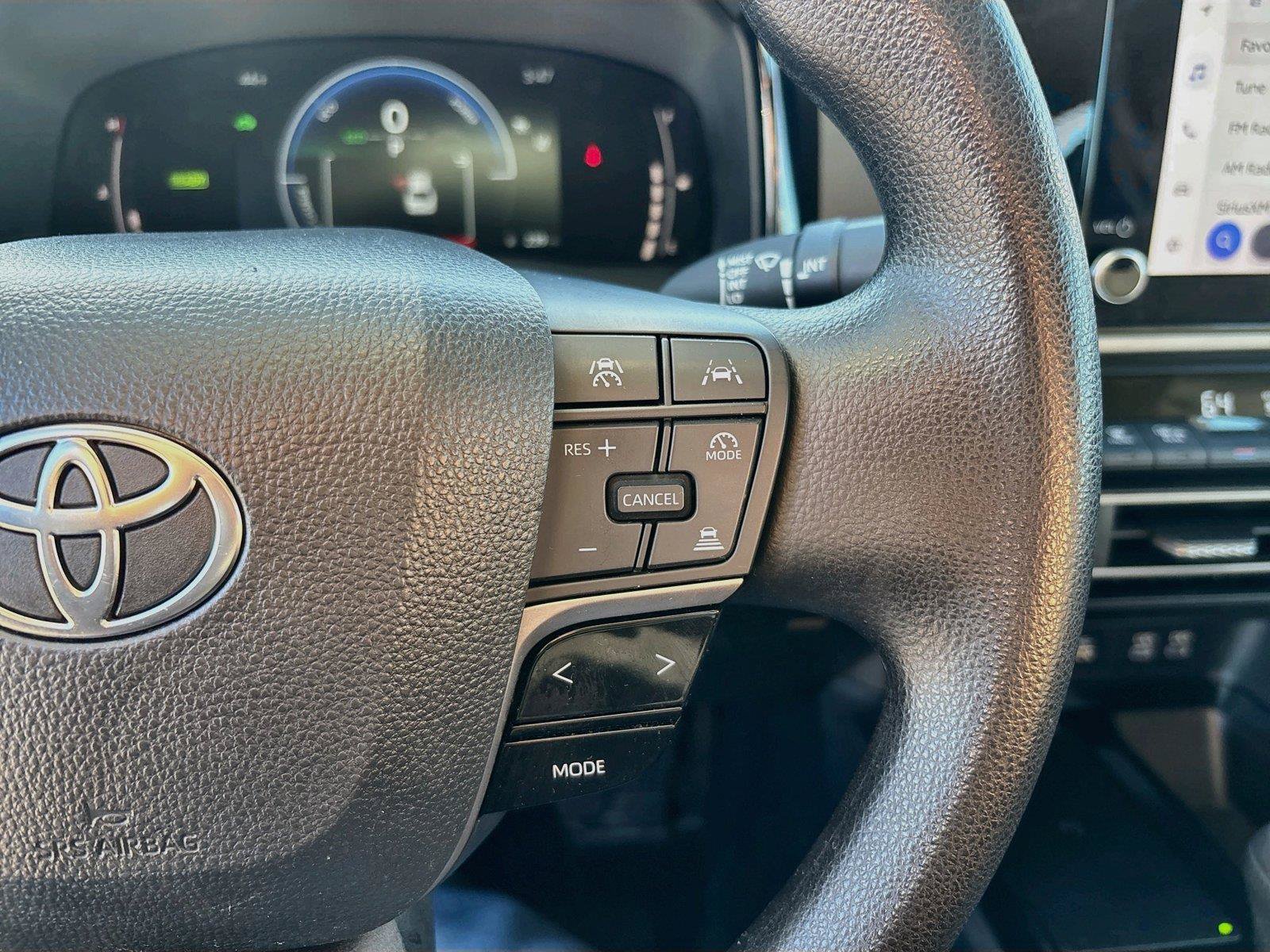 Used 2025 Toyota Camry LE FWD image 31