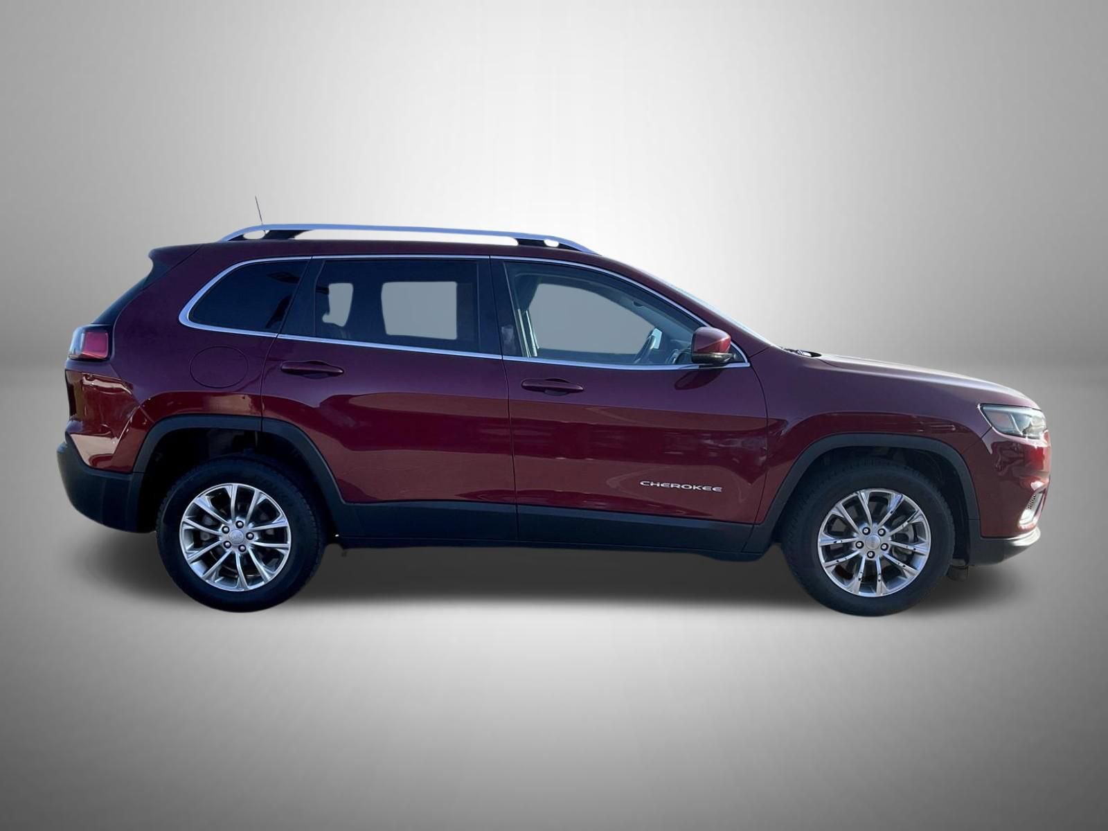 Used 2019 Jeep Cherokee Latitude Plus w/ Comfort/Convenience Group FWD image 4