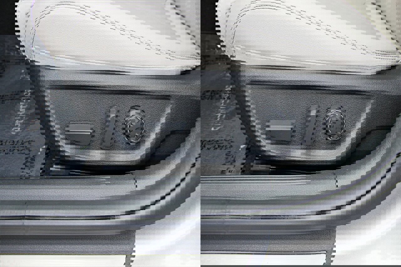 Used 2022 Genesis G70 2.0T RWD image 16