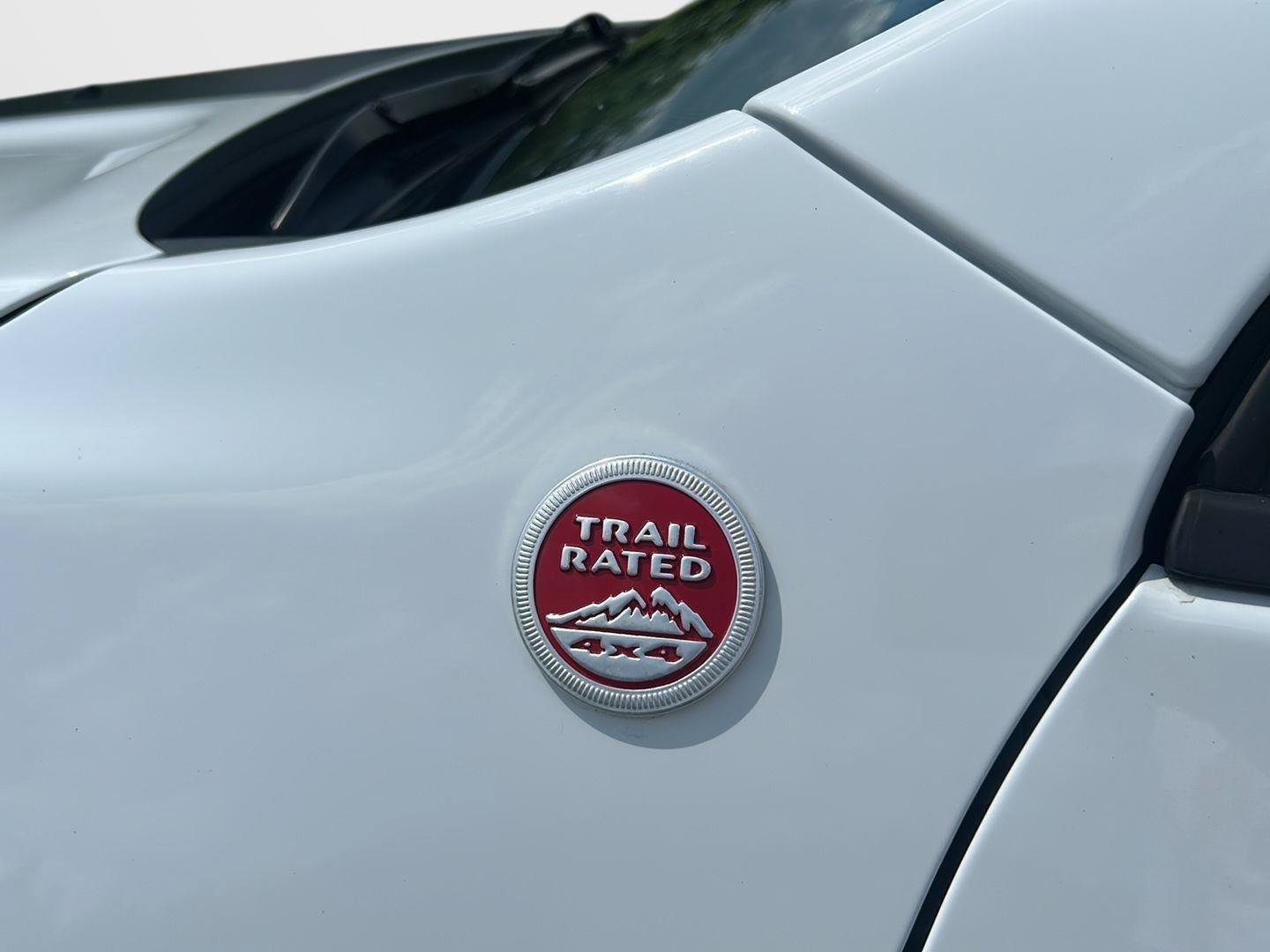 Used 2022 Jeep Cherokee Trailhawk AWD/4WD image 10
