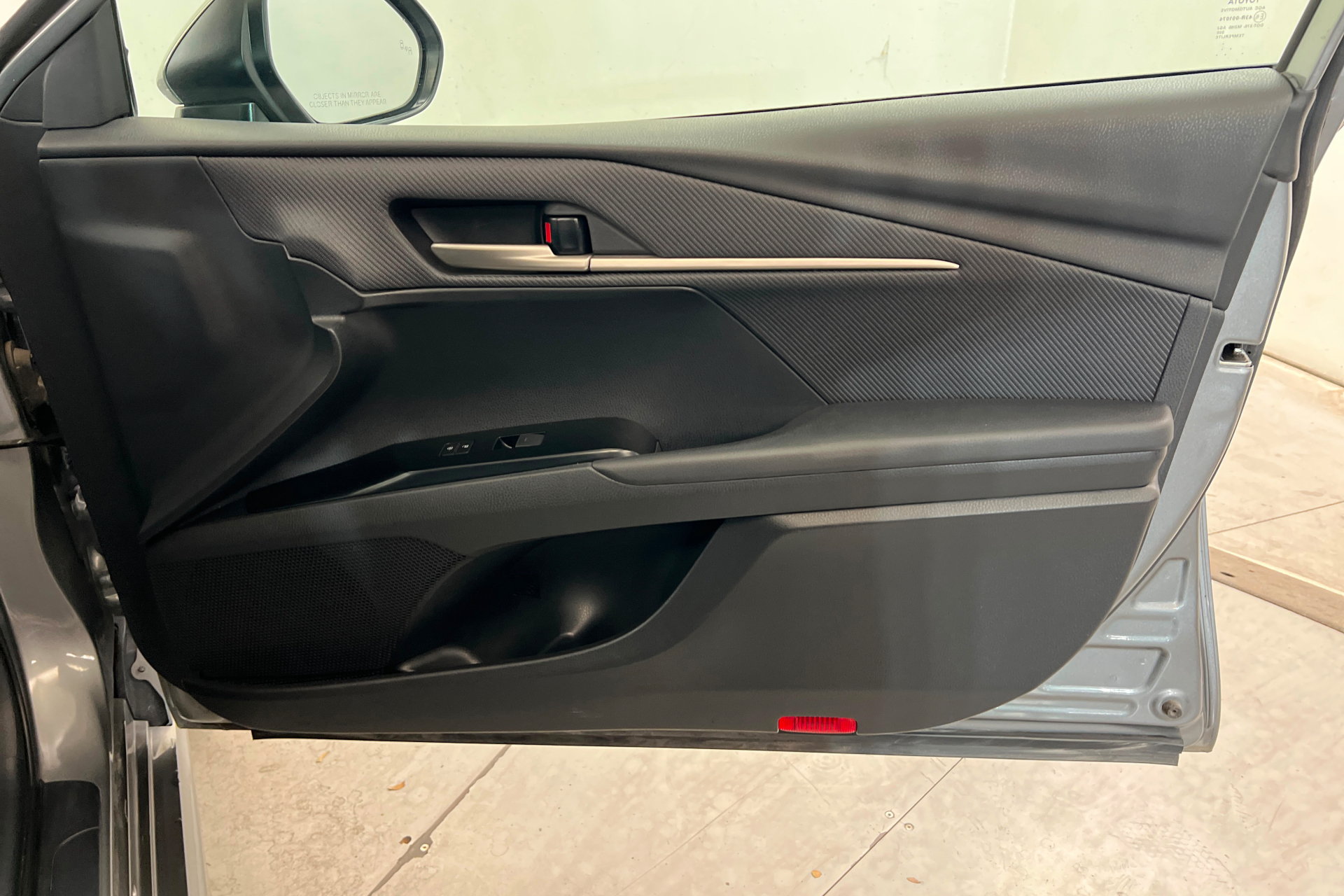 Used 2025 Toyota Camry SE FWD image 23
