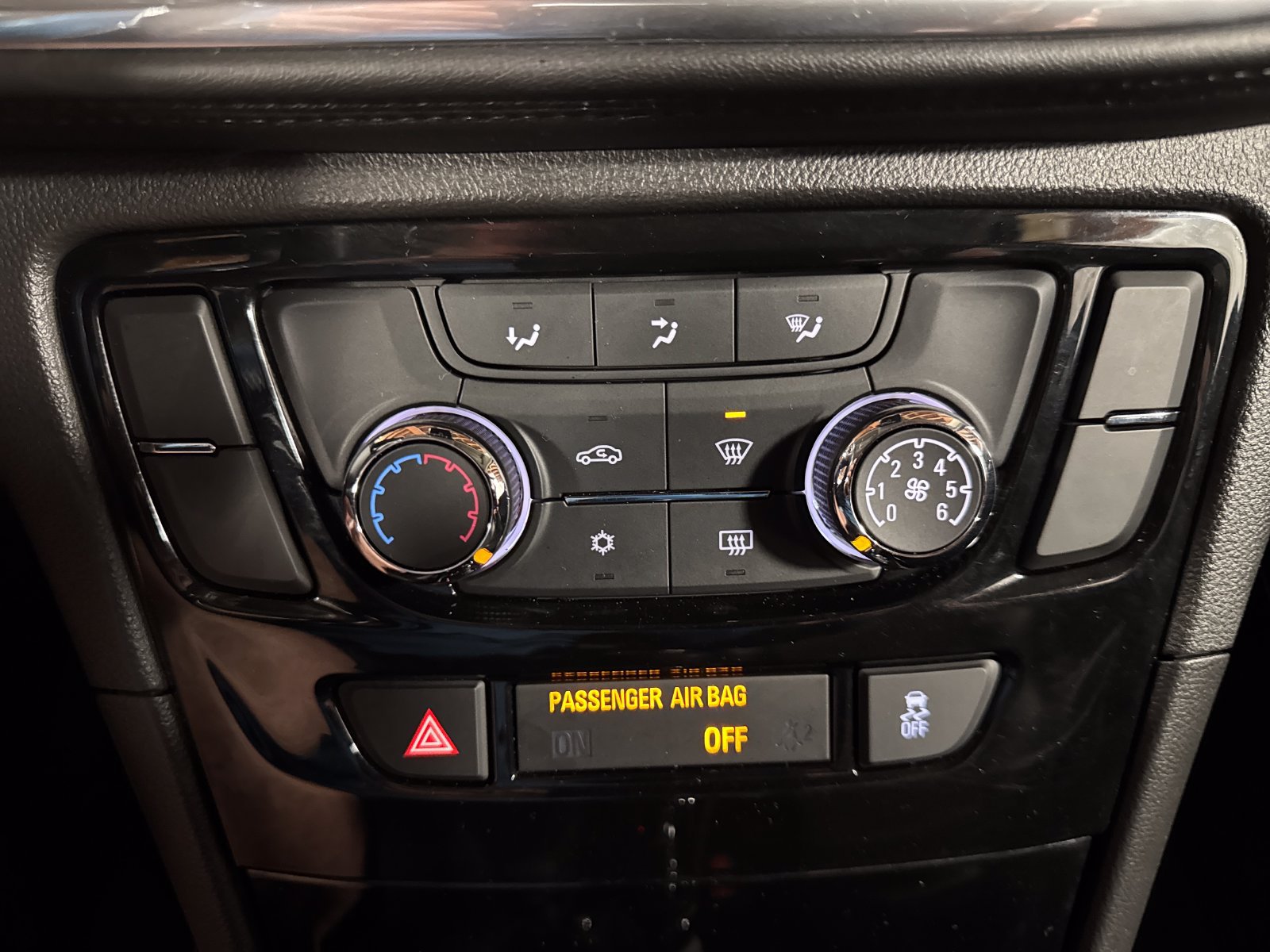 Used 2022 Buick Encore Preferred w/ Safety Package AWD/4WD image 23