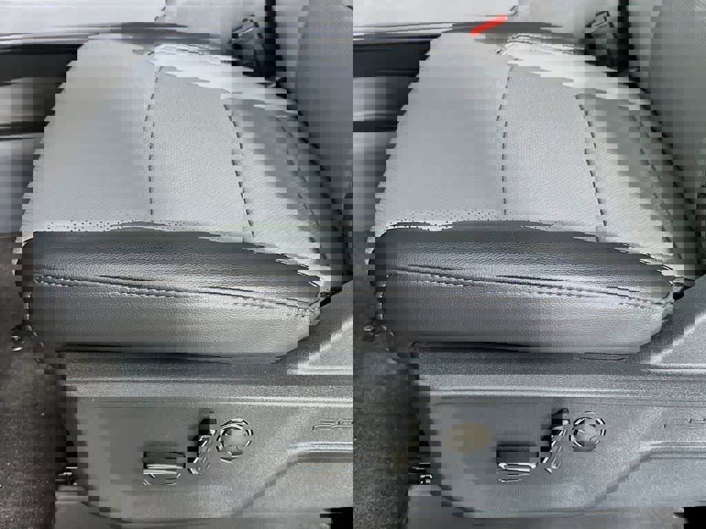 New 2025 Ford F150 Lightning Lariat AWD/4WD image 31