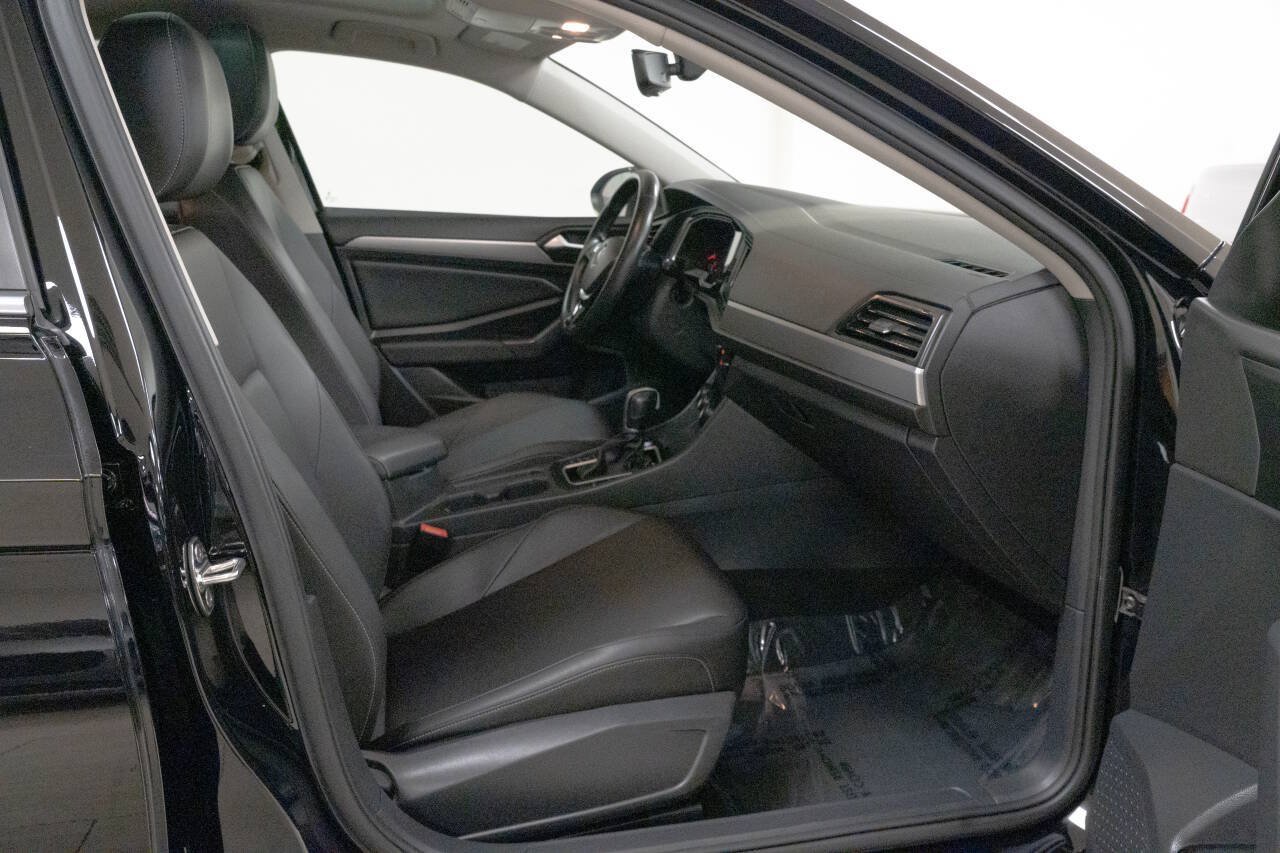 Used 2019 Volkswagen Jetta SE w/ Cold Weather Package FWD image 22