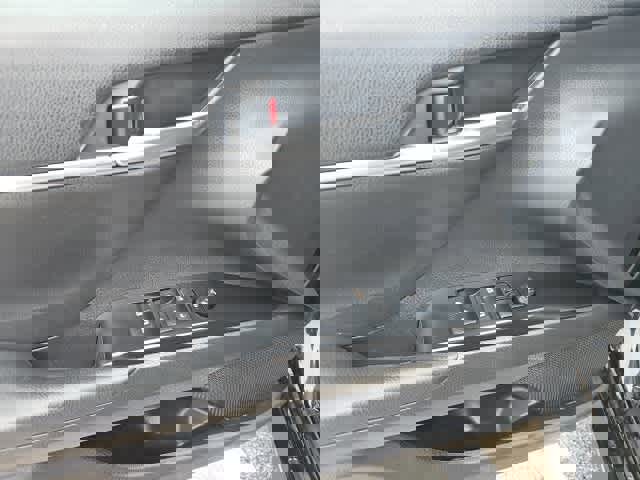 Used 2020 Toyota Camry LE image 10