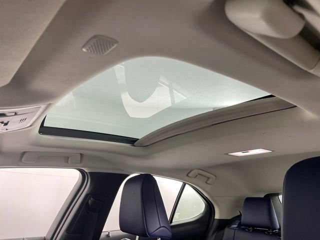 Used 2019 Lexus UX 200 w/ Premium Package image 6