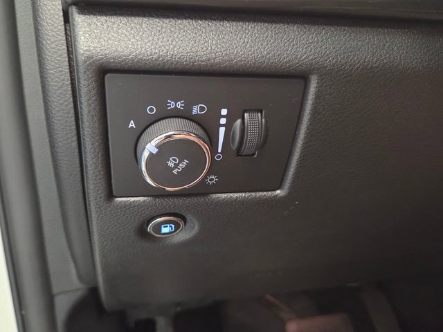 Used 2020 Jeep Grand Cherokee Laredo w/ 18" Wheel & 8.4" Radio Group image 27