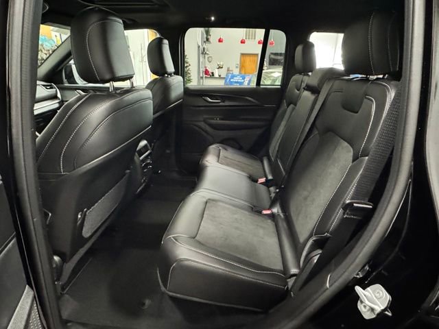 New 2025 Jeep Grand Cherokee Altitude image 10
