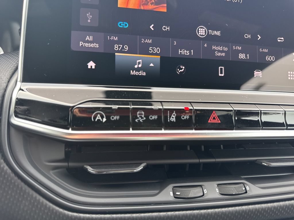 New 2026 Jeep Compass Latitude AWD/4WD image 6