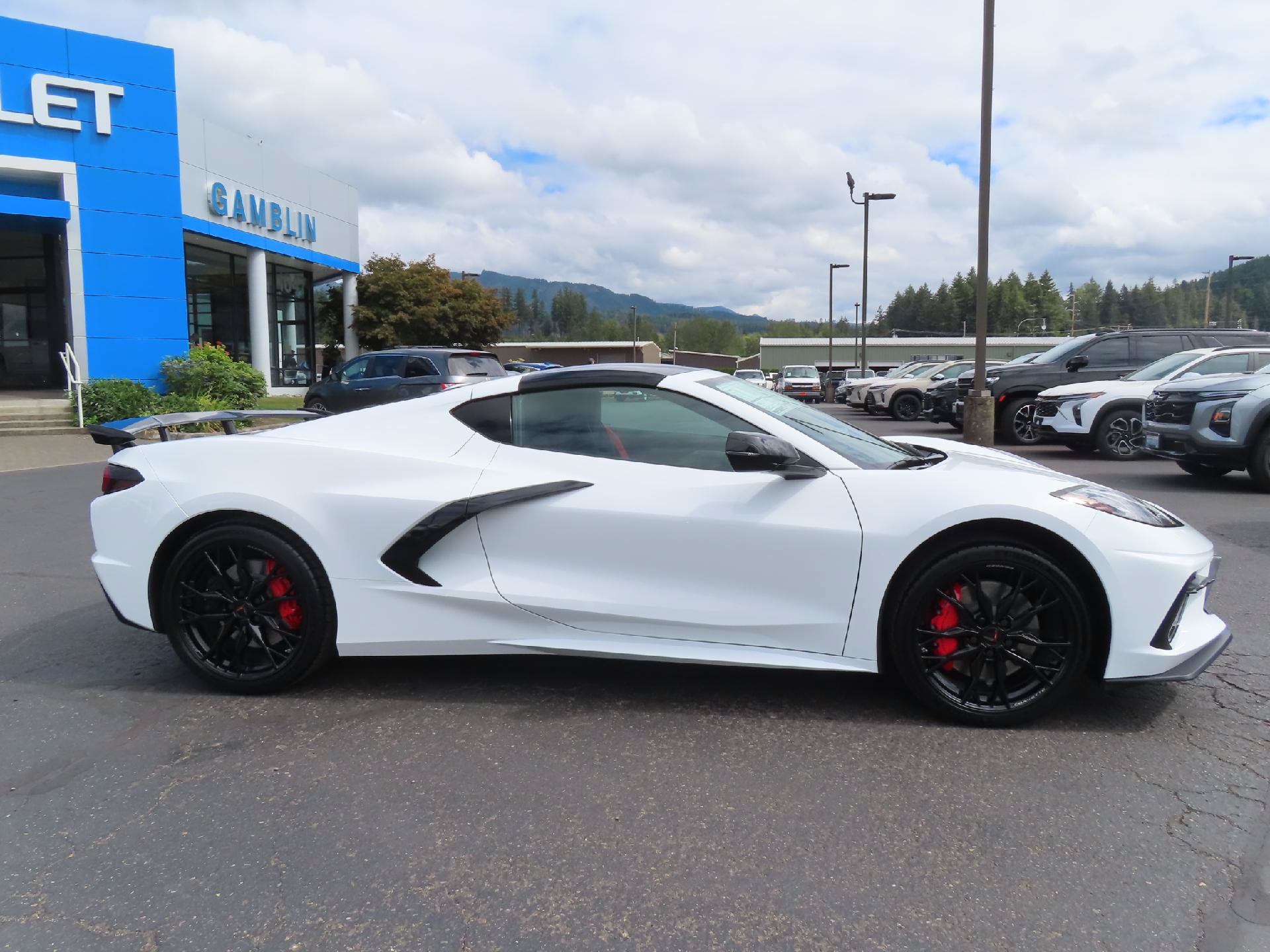New 2027 Chevrolet Corvette Stingray Coupe w/ Z51 Performance Package RWD image 9
