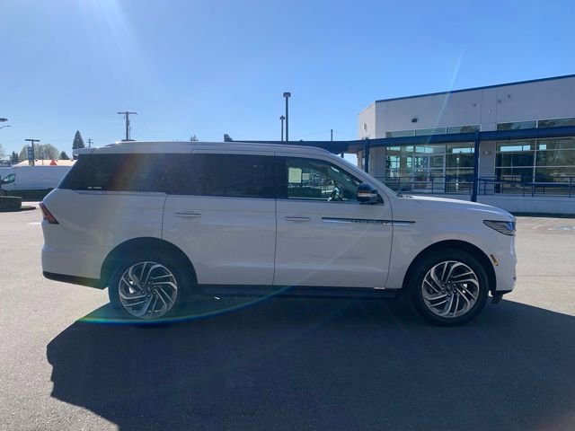 New 2026 Lincoln Navigator Premiere AWD/4WD image 10