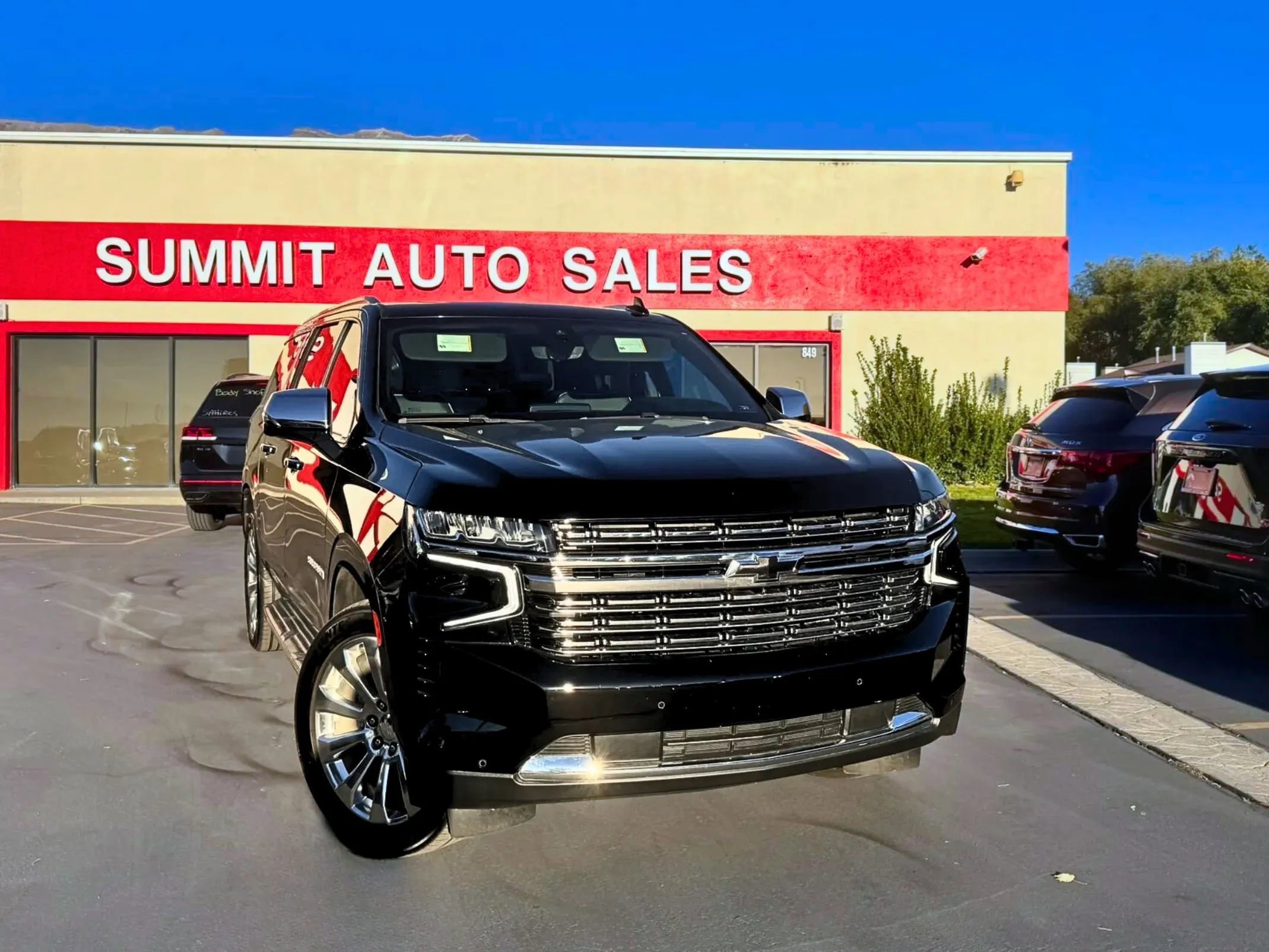Used 2021 Chevrolet Suburban Premier w/ Premium Package image 2