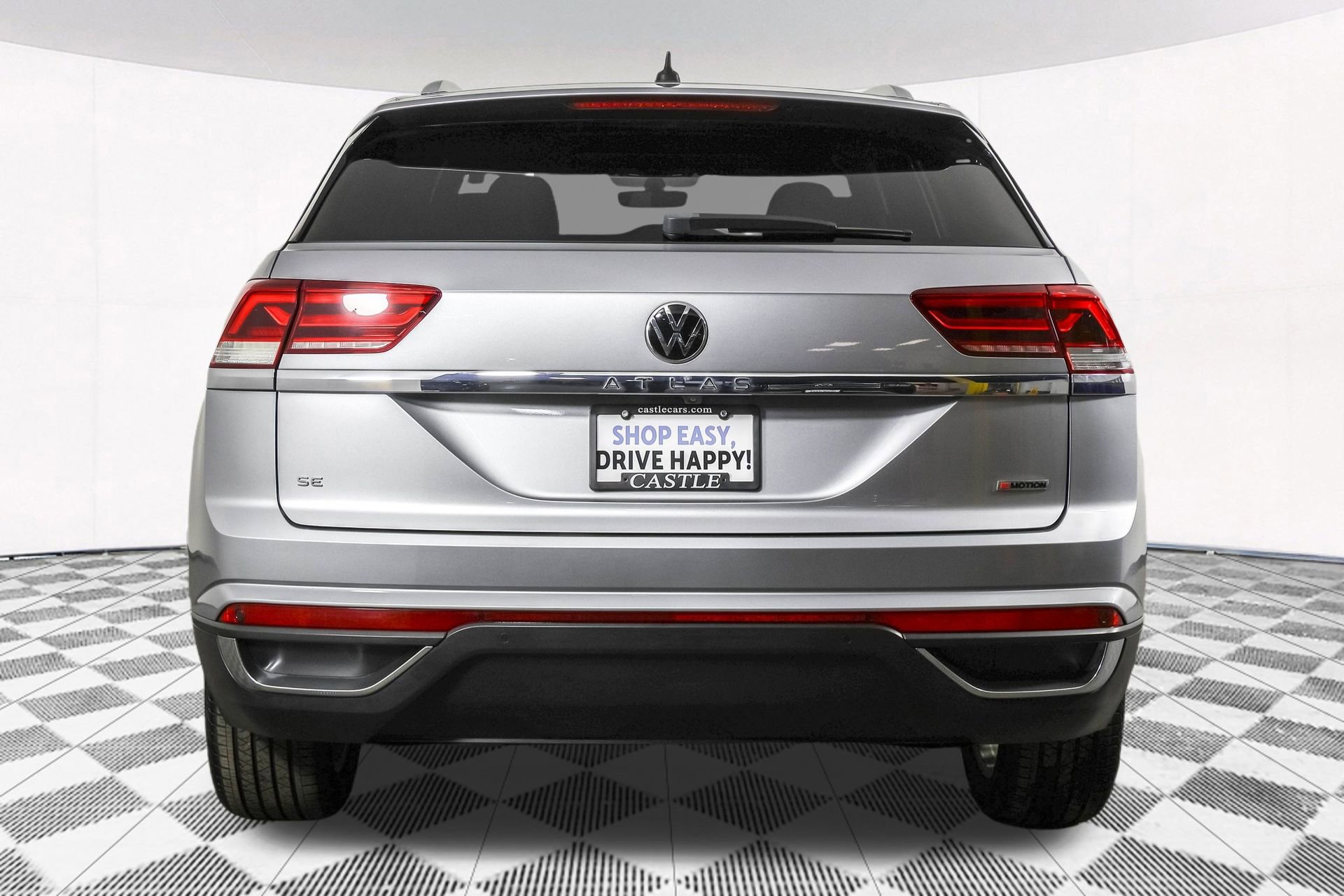 Used 2020 Volkswagen Atlas Cross Sport SE w/ Panoramic Sunroof Package image 16