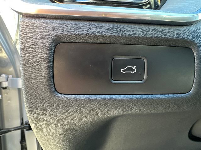 Used 2025 Volvo XC60 B5 Plus image 31