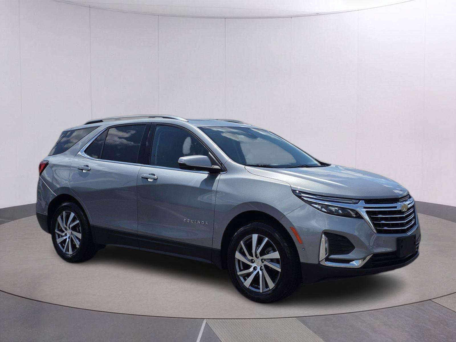 Used 2023 Chevrolet Equinox Premier AWD/4WD image 3