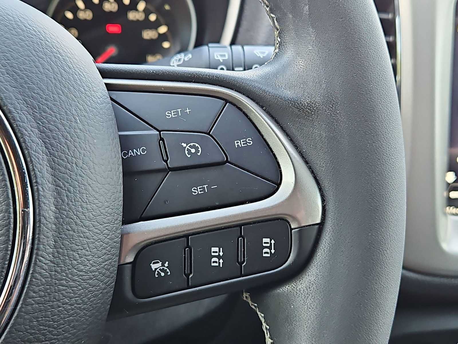 Used 2021 Jeep Compass Latitude w/ Driver Assistance Group FWD image 16