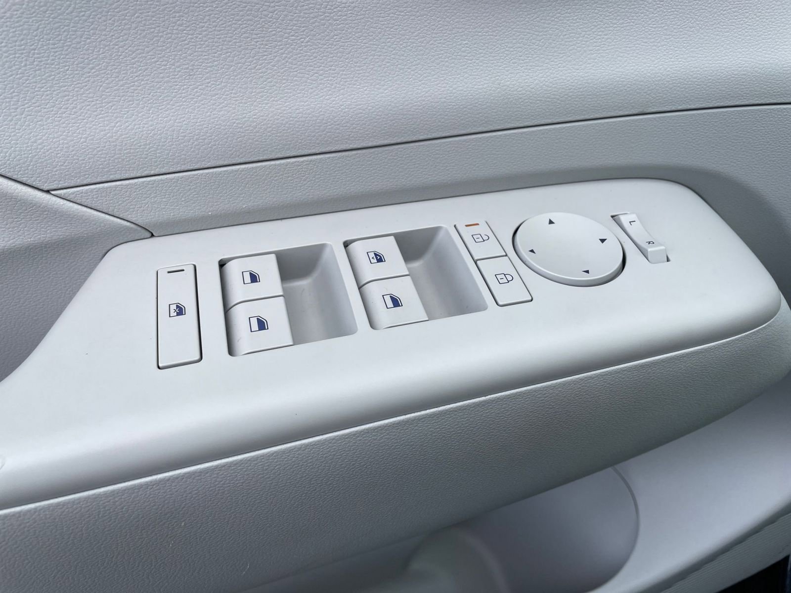 Used 2025 Hyundai Kona SEL image 20