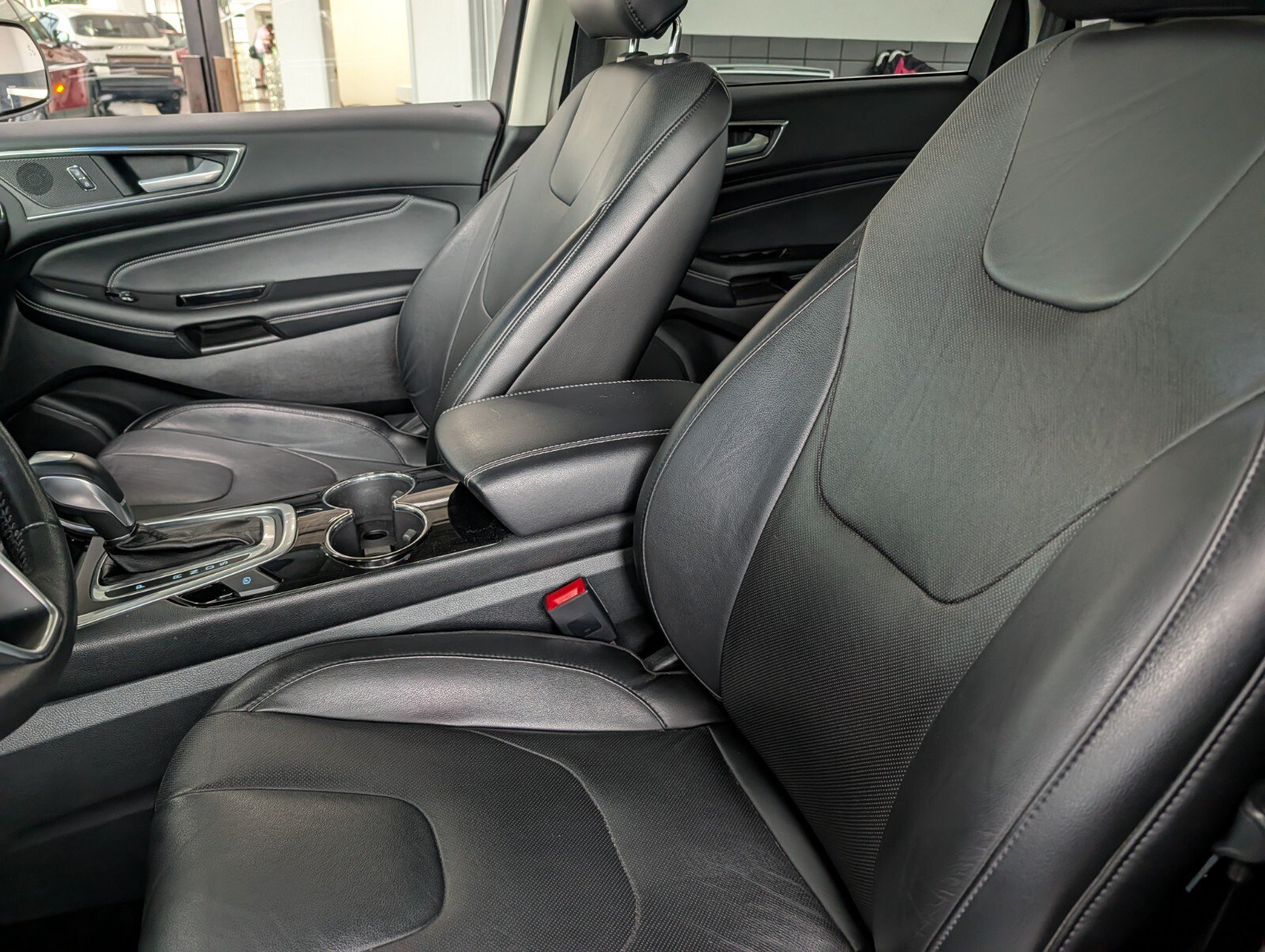 Used 2016 Ford Edge Titanium w/ Equipment Group 301A AWD/4WD image 9