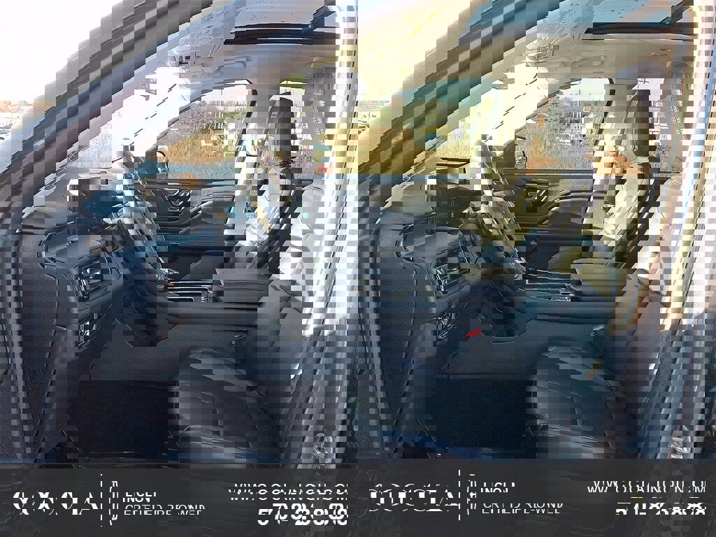 Certified 2025 Lincoln Aviator AWD image 13