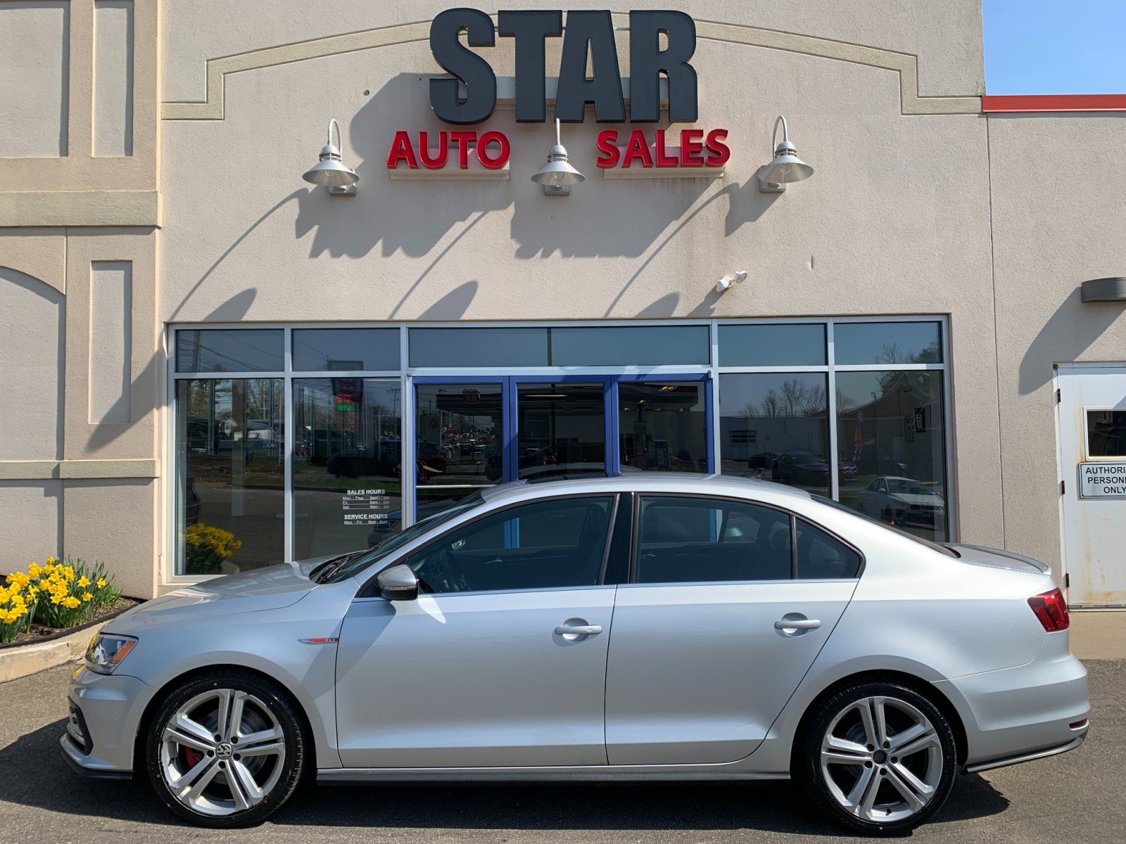 Used 2016 Volkswagen Jetta GLI SE FWD image 4
