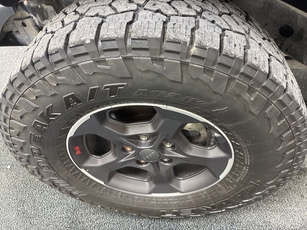 Used 2016 Jeep Wrangler Sahara image 7