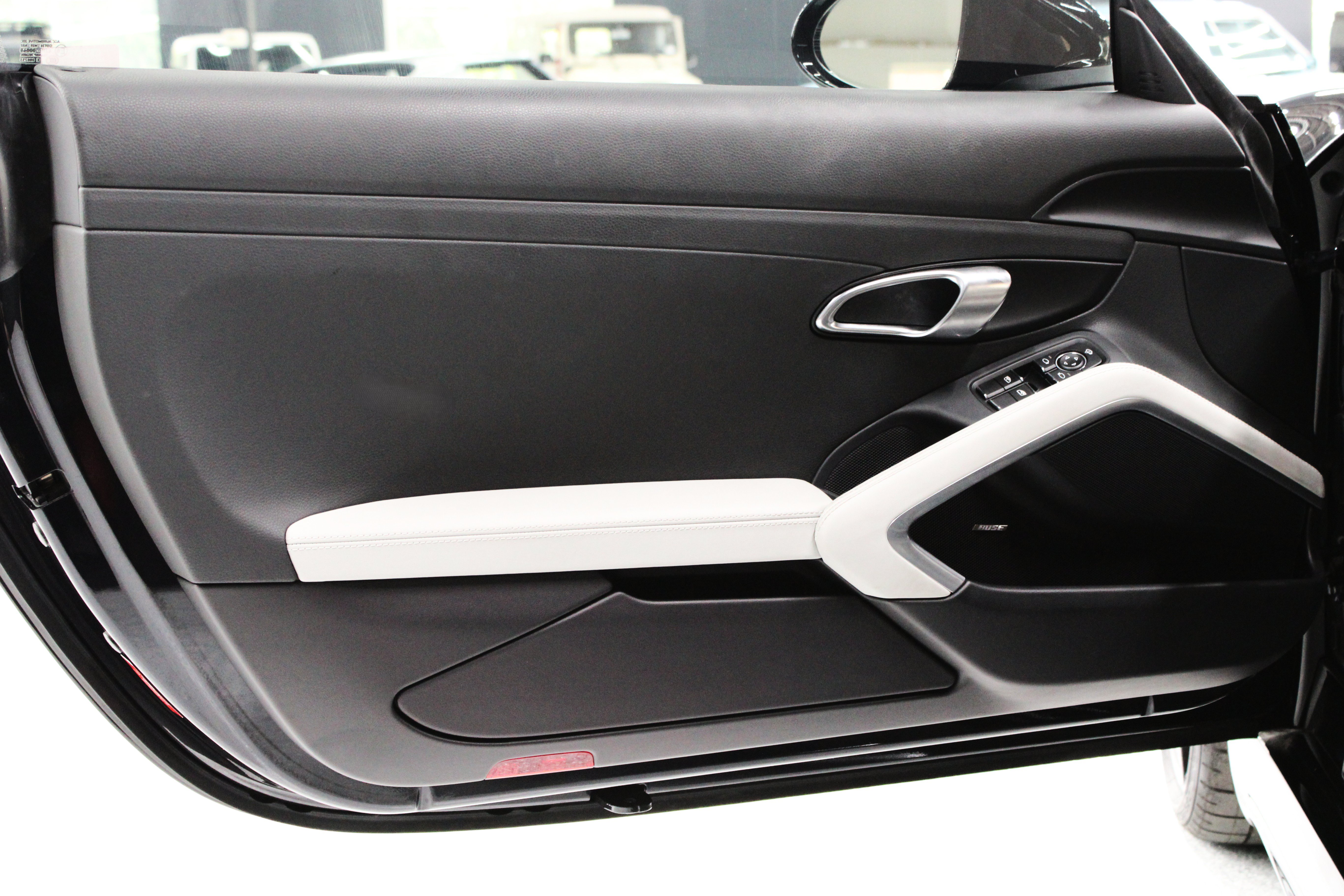 Used 2025 Porsche 718 Cayman S w/ Sportdesign Package RWD image 6