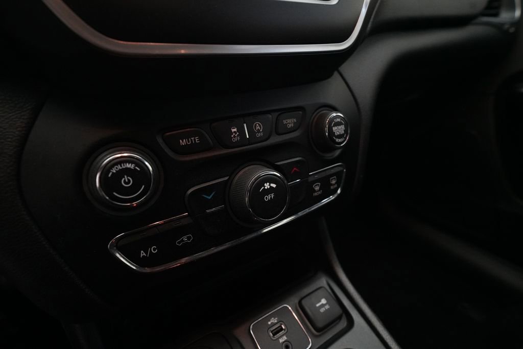 Used 2019 Jeep Cherokee Sport w/ Cold Weather Group image 20