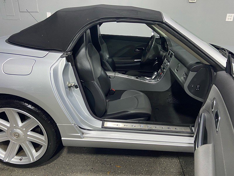 Used 2007 Chrysler Crossfire Limited image 21