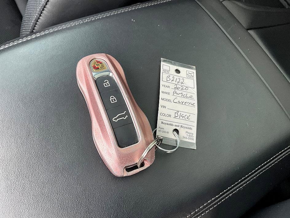 Used 2020 Porsche Cayenne Turbo S image 34