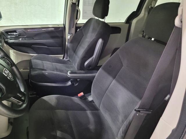 Used 2017 Dodge Grand Caravan SE image 27